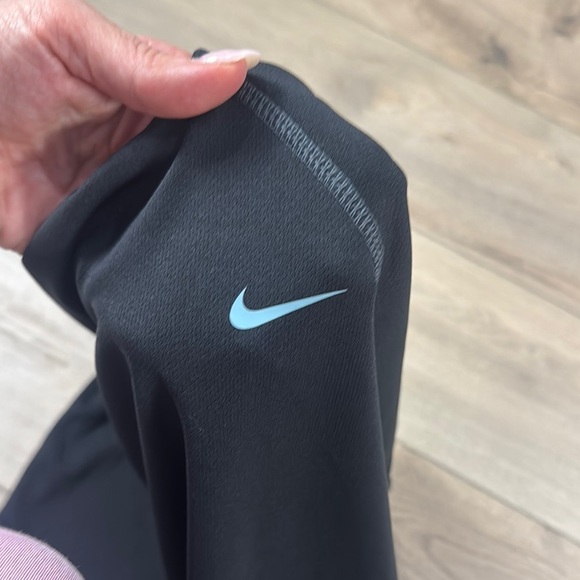 Nike Dri-Fit UV Protection Men’s Black Swim Shirt Short Sleeve - Picture 4 of 9